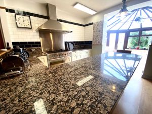 Modern Breakfast Kitchen- click for photo gallery